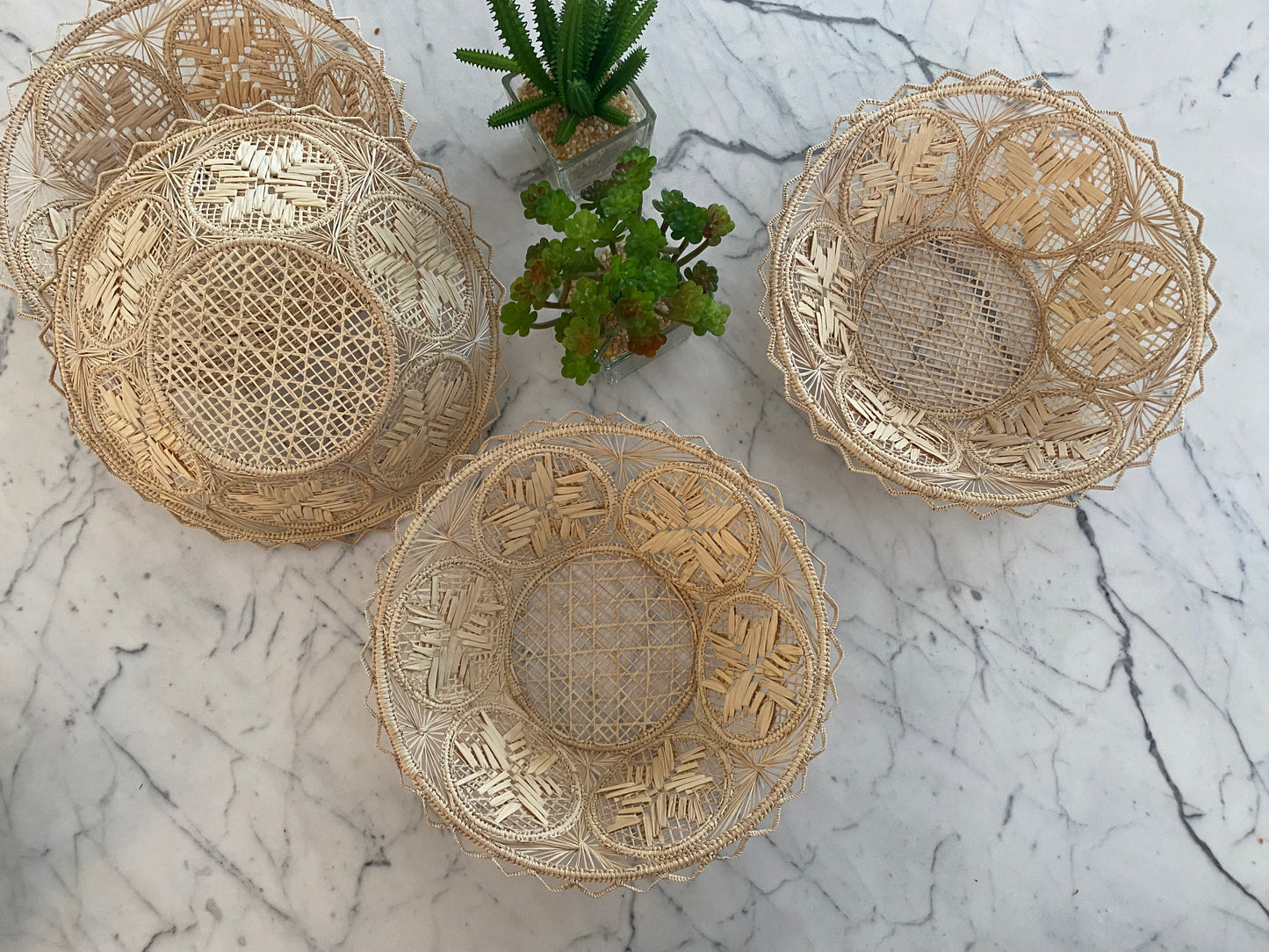 Cesta palha natural círculos