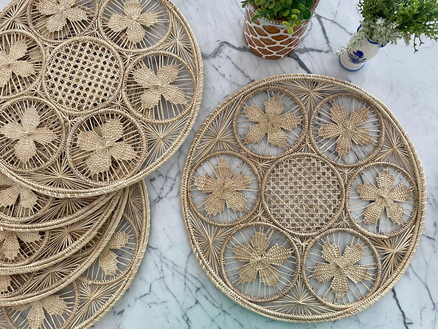 Souplat palha natural 6 flores bordadas