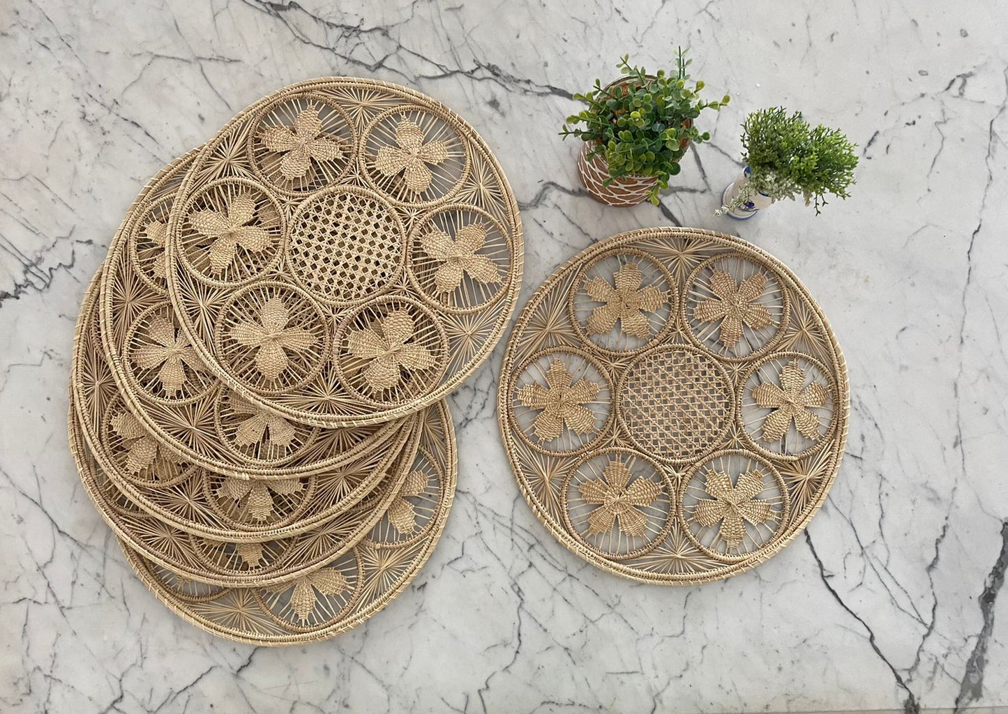 Souplat palha natural 6 flores bordadas