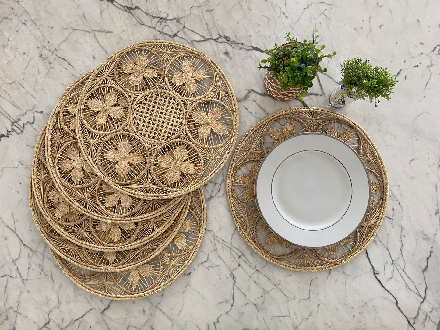 Souplat palha natural 6 flores bordadas