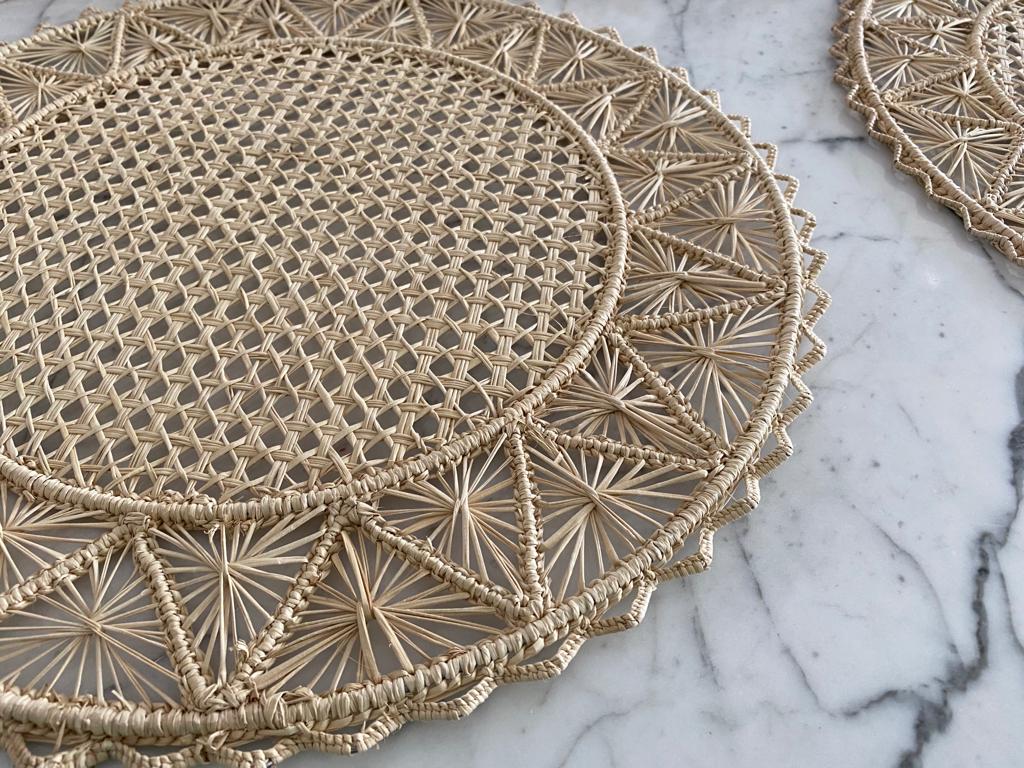 Souplat em palha natural Raios com Borda Babado