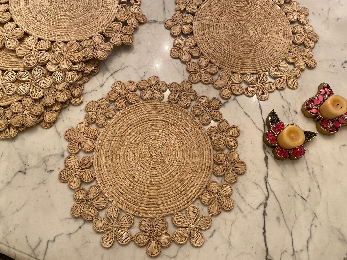 Souplat em palha natural - Flores contorno natural
