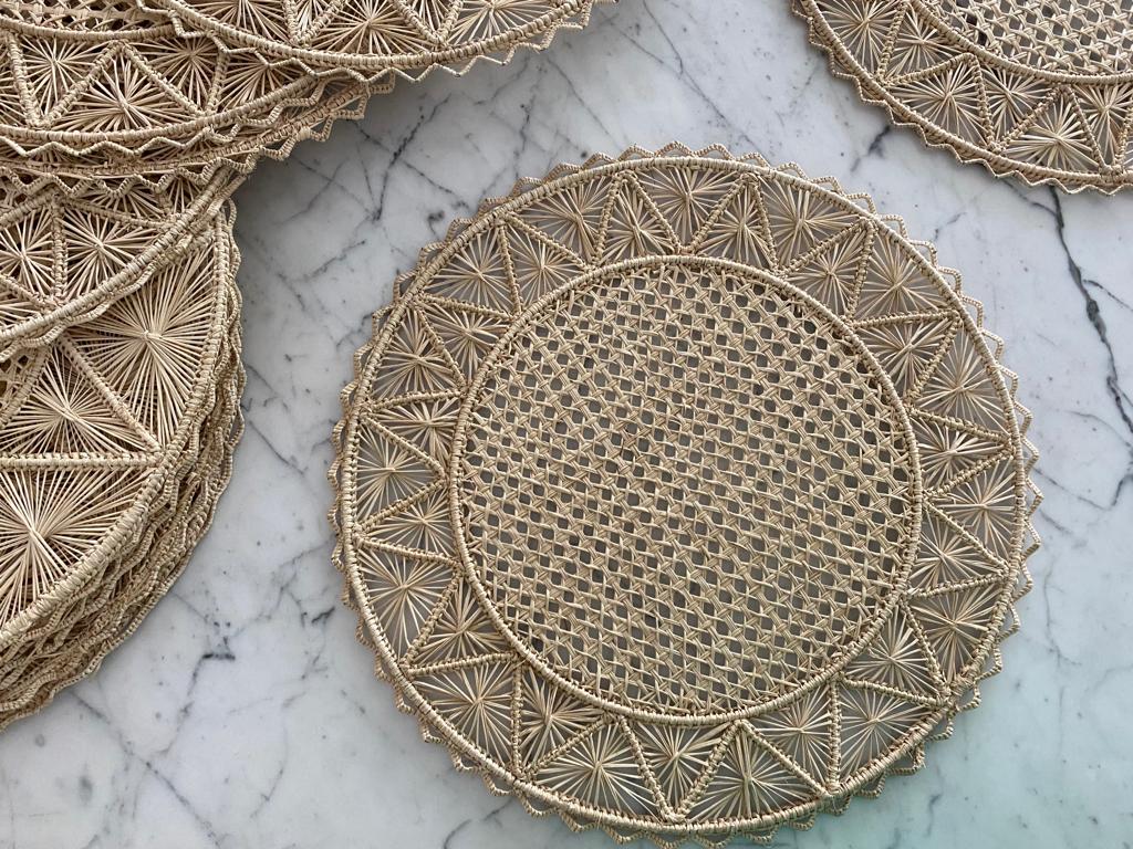 Souplat em palha natural Raios com Borda Babado